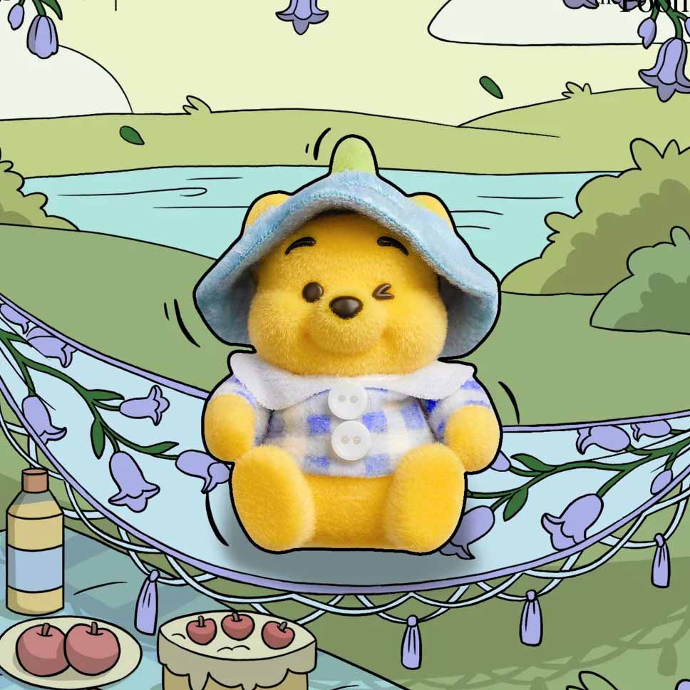 【WINNIE】Pooh Touching Garden